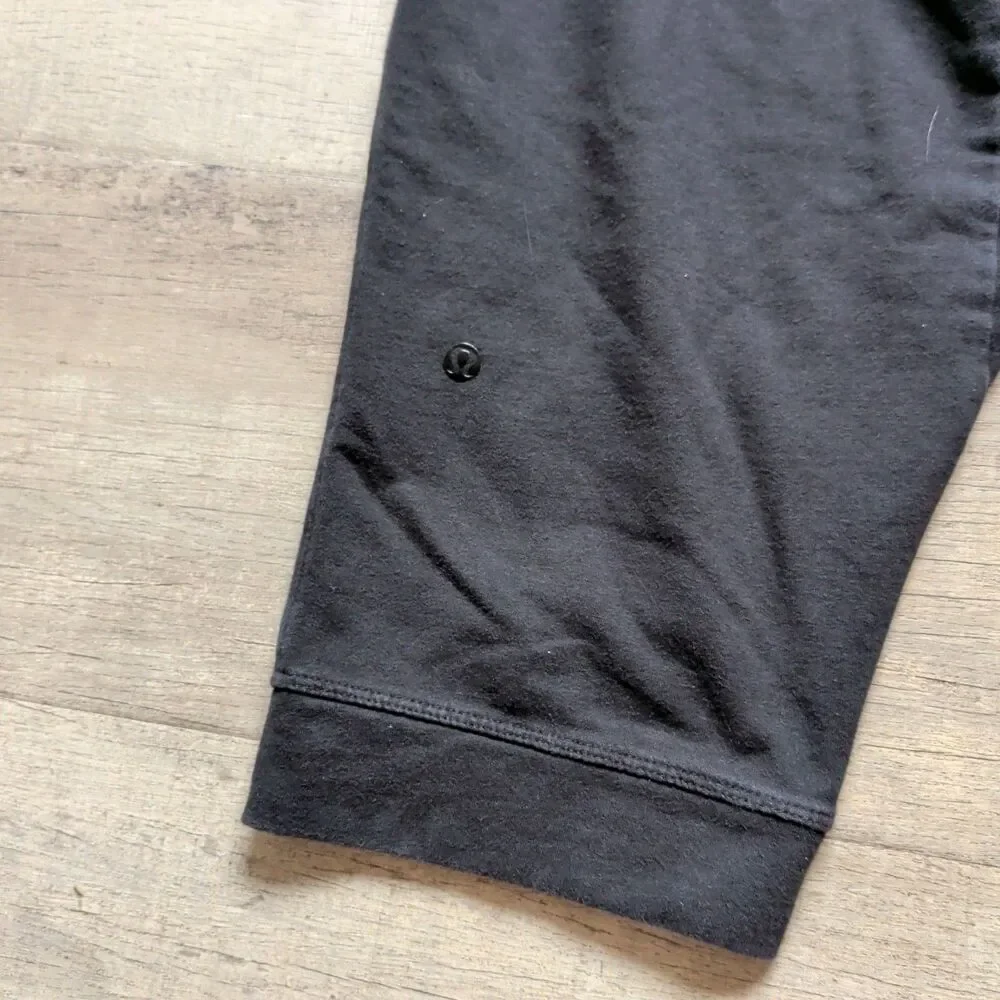 ​Lululemon Women's Black Cotton Blend Cropped Joggers Sweatpants Size M